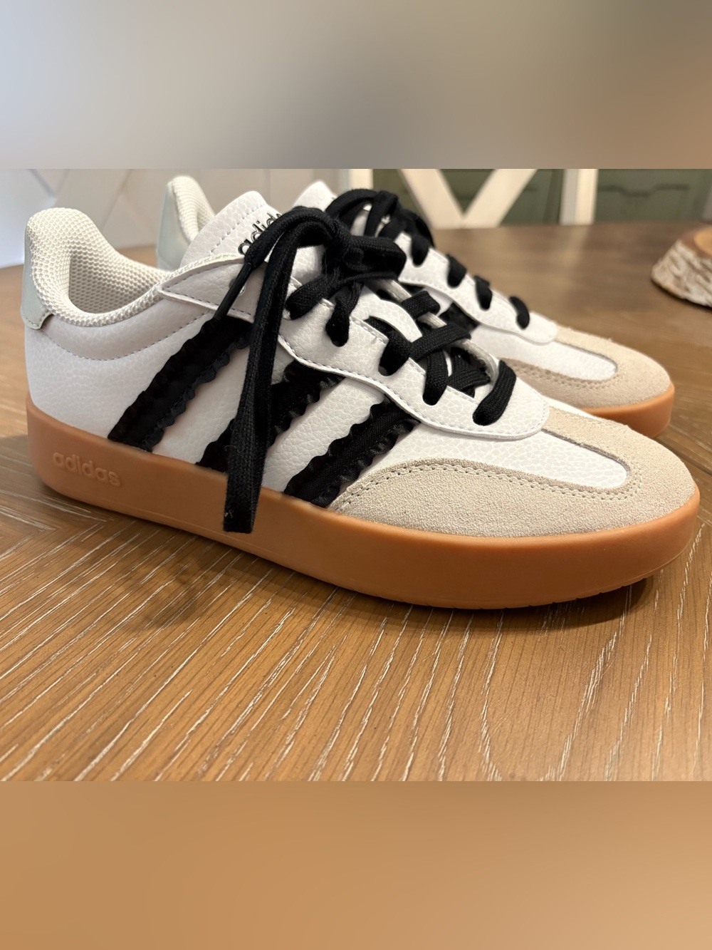 Adidas Barreda Sneakers Women’s Retro T-Toe Lace-Up White Black Gum size 8